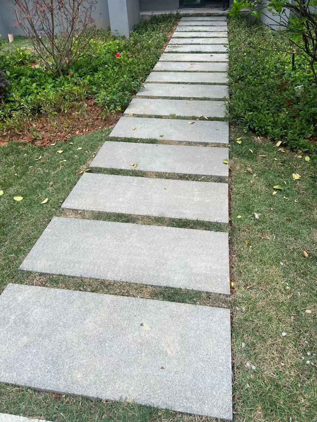 鄂尔多斯 芝麻黑小区踏步、汀步石铺装效果