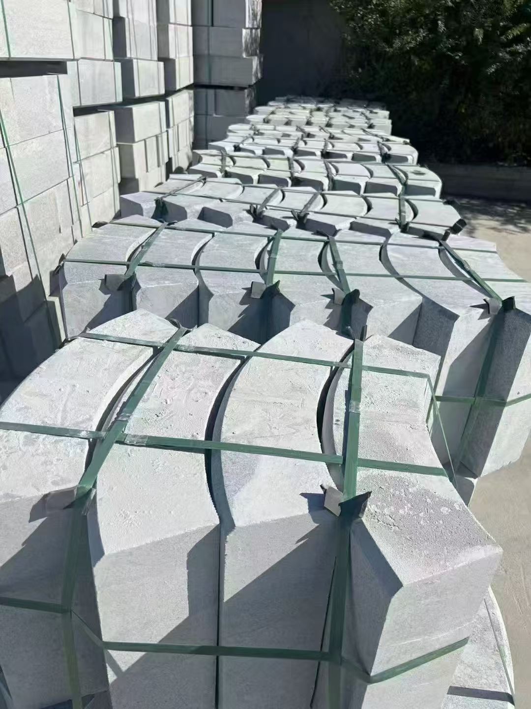 鄂尔多斯 芝麻灰弧形路沿石