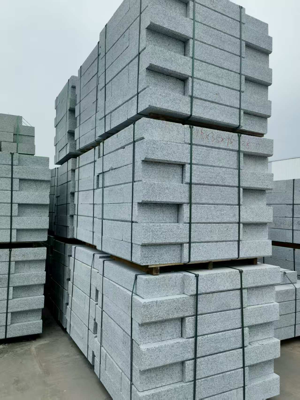 鄂尔多斯 路沿石，板板正正的路沿石