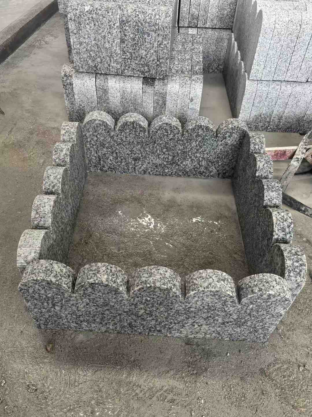 鄂尔多斯 花边石、花坛围栏石、花池界石、菜园栅栏石、镶边石、波浪状界石介绍