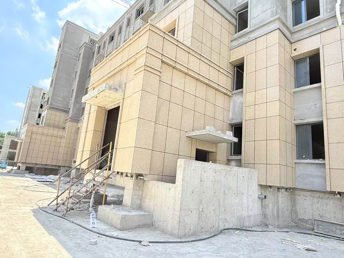 鄂尔多斯 黄金麻干挂，工地实拍
