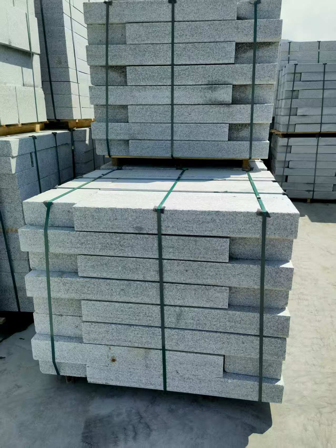 鄂尔多斯 芙蓉白花岗岩路沿石、平石尺寸标准，色泽均匀