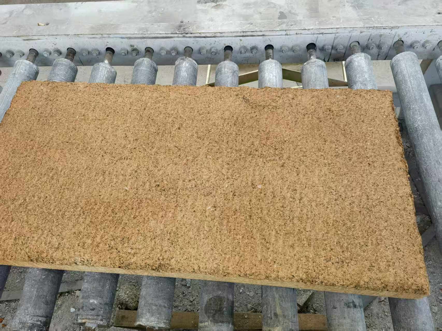 鄂尔多斯 菠萝面老石板，做旧仿古石，流水线生产加工